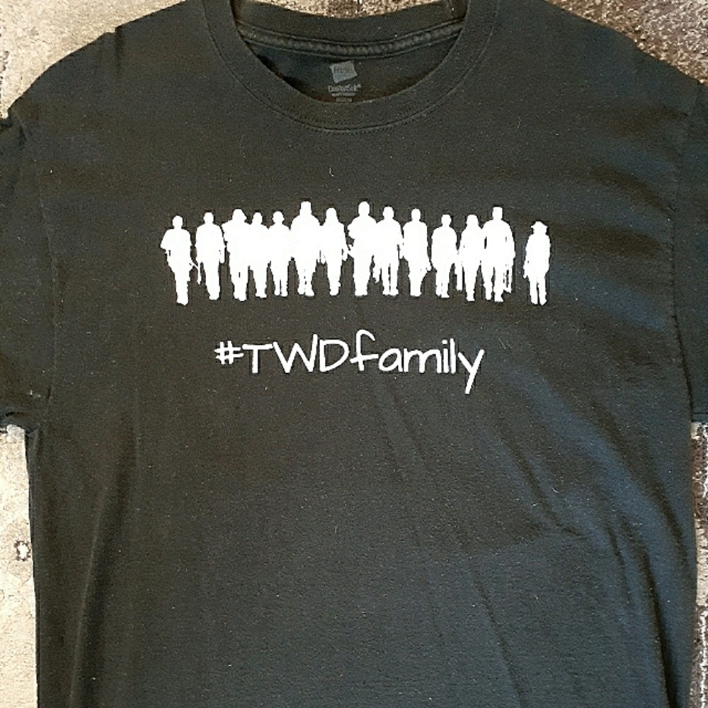 The Walking Dead #TWDfamily T-Shirt